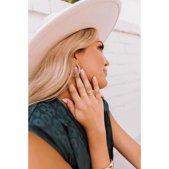 *SOLD* NWT! Kendra Scott Maggie Small Hoop Earrings in Gold Filigree - Picture 3 of 7